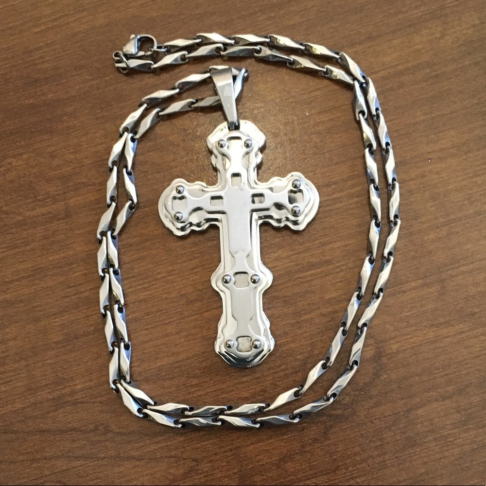 Men’s oversized stainless steel cross pendant with chain - Picture 4 of 9